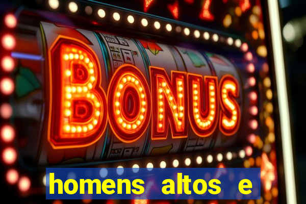 homens altos e sarados pelados